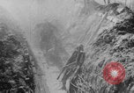Image Les Allemands chargent la première Guerre mondiale sur le champ de bataille Europe, 1918, de la seconde 49 séquences d'archives historiques vidéo 65675079197