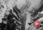Image Les Allemands chargent la première Guerre mondiale sur le champ de bataille Europe, 1918, de la seconde 58 séquences d'archives historiques vidéo 65675079197