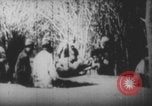 Image Les soldats français portent des corps Europe, 1915, de la seconde 8 séquences d'archives historiques vidéo 65675079200