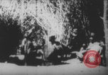 Image Les soldats français portent des corps Europe, 1915, de la seconde 18 séquences d'archives historiques vidéo 65675079200