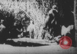 Image Les soldats français portent des corps Europe, 1915, de la seconde 27 séquences d'archives historiques vidéo 65675079200
