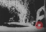 Image Les soldats français portent des corps Europe, 1915, de la seconde 41 séquences d'archives historiques vidéo 65675079200