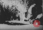 Image Les soldats français portent des corps Europe, 1915, de la seconde 44 séquences d'archives historiques vidéo 65675079200