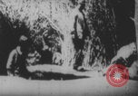 Image Les soldats français portent des corps Europe, 1915, de la seconde 47 séquences d'archives historiques vidéo 65675079200