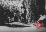 Image Les soldats français portent des corps Europe, 1915, de la seconde 51 séquences d'archives historiques vidéo 65675079200