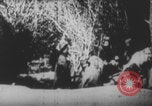 Image Les soldats français portent des corps Europe, 1915, de la seconde 58 séquences d'archives historiques vidéo 65675079200