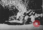 Image Les soldats français portent des corps Europe, 1915, de la seconde 61 séquences d'archives historiques vidéo 65675079200