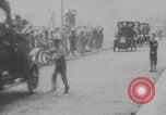 Image Paris taxi taxis transport soldats WWI Paris France, 1914, de la seconde 15 séquences d'archives historiques vidéo 65675079207