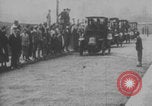 Image Paris taxi taxis transport soldats WWI Paris France, 1914, de la seconde 16 séquences d'archives historiques vidéo 65675079207