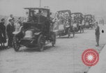 Image Paris taxi taxis transport soldats WWI Paris France, 1914, de la seconde 17 séquences d'archives historiques vidéo 65675079207