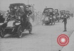 Image Paris taxi taxis transport soldats WWI Paris France, 1914, de la seconde 19 séquences d'archives historiques vidéo 65675079207
