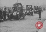 Image Paris taxi taxis transport soldats WWI Paris France, 1914, de la seconde 20 séquences d'archives historiques vidéo 65675079207