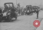Image Paris taxi taxis transport soldats WWI Paris France, 1914, de la seconde 21 séquences d'archives historiques vidéo 65675079207
