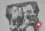 Image Paris taxi taxis transport soldats WWI Paris France, 1914, de la seconde 26 séquences d'archives historiques vidéo 65675079207