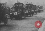 Image Paris taxi taxis transport soldats WWI Paris France, 1914, de la seconde 34 séquences d'archives historiques vidéo 65675079207