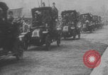Image Paris taxi taxis transport soldats WWI Paris France, 1914, de la seconde 35 séquences d'archives historiques vidéo 65675079207