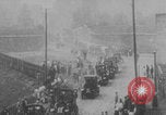 Image Paris taxi taxis transport soldats WWI Paris France, 1914, de la seconde 37 séquences d'archives historiques vidéo 65675079207