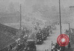 Image Paris taxi taxis transport soldats WWI Paris France, 1914, de la seconde 39 séquences d'archives historiques vidéo 65675079207