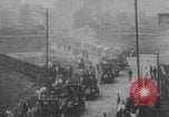 Image Paris taxi taxis transport soldats WWI Paris France, 1914, de la seconde 43 séquences d'archives historiques vidéo 65675079207