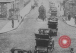 Image Paris taxi taxis transport soldats WWI Paris France, 1914, de la seconde 45 séquences d'archives historiques vidéo 65675079207