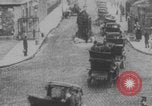 Image Paris taxi taxis transport soldats WWI Paris France, 1914, de la seconde 48 séquences d'archives historiques vidéo 65675079207