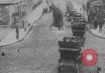 Image Paris taxi taxis transport soldats WWI Paris France, 1914, de la seconde 49 séquences d'archives historiques vidéo 65675079207