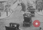 Image Paris taxi taxis transport soldats WWI Paris France, 1914, de la seconde 51 séquences d'archives historiques vidéo 65675079207