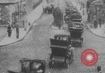 Image Paris taxi taxis transport soldats WWI Paris France, 1914, de la seconde 52 séquences d'archives historiques vidéo 65675079207
