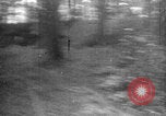 Standbild Französische Mitarbeiter Auto Tanks navigieren Wald Frankreich, 1917, aus Sekunde 8 historischem Filmmaterial Videoclip 65675079225