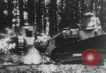 Standbild Französische Mitarbeiter Auto Tanks navigieren Wald Frankreich, 1917, aus Sekunde 36 historischem Filmmaterial Videoclip 65675079225