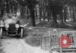 Standbild Französische Mitarbeiter Auto Tanks navigieren Wald Frankreich, 1917, aus Sekunde 37 historischem Filmmaterial Videoclip 65675079225