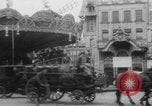 Standbild Paris Karussell Montmartre WWI Paris Frankreich, 1914, aus Sekunde 7 historischem Filmmaterial Videoclip 65675079226