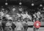Standbild Paris Karussell Montmartre WWI Paris Frankreich, 1914, aus Sekunde 10 historischem Filmmaterial Videoclip 65675079226