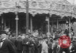 Standbild Paris Karussell Montmartre WWI Paris Frankreich, 1914, aus Sekunde 16 historischem Filmmaterial Videoclip 65675079226