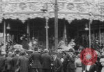 Standbild Paris Karussell Montmartre WWI Paris Frankreich, 1914, aus Sekunde 19 historischem Filmmaterial Videoclip 65675079226