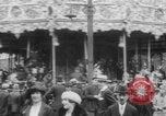 Standbild Paris Karussell Montmartre WWI Paris Frankreich, 1914, aus Sekunde 21 historischem Filmmaterial Videoclip 65675079226