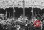 Standbild Paris Karussell Montmartre WWI Paris Frankreich, 1914, aus Sekunde 22 historischem Filmmaterial Videoclip 65675079226