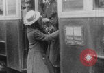 Standbild Paris Karussell Montmartre WWI Paris Frankreich, 1914, aus Sekunde 27 historischem Filmmaterial Videoclip 65675079226