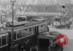 Standbild Paris Karussell Montmartre WWI Paris Frankreich, 1914, aus Sekunde 33 historischem Filmmaterial Videoclip 65675079226