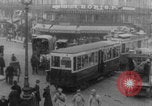 Standbild Paris Karussell Montmartre WWI Paris Frankreich, 1914, aus Sekunde 37 historischem Filmmaterial Videoclip 65675079226