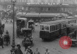 Standbild Paris Karussell Montmartre WWI Paris Frankreich, 1914, aus Sekunde 38 historischem Filmmaterial Videoclip 65675079226