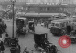 Standbild Paris Karussell Montmartre WWI Paris Frankreich, 1914, aus Sekunde 39 historischem Filmmaterial Videoclip 65675079226