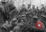 Standbild Russische Soldaten ruhen fallenden Schnee WWI Russland, 1917, aus Sekunde 1 historischem Filmmaterial Videoclip 65675079240