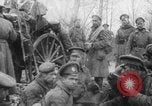 Standbild Russische Soldaten ruhen fallenden Schnee WWI Russland, 1917, aus Sekunde 5 historischem Filmmaterial Videoclip 65675079240