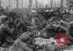 Standbild Russische Soldaten ruhen fallenden Schnee WWI Russland, 1917, aus Sekunde 13 historischem Filmmaterial Videoclip 65675079240
