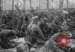 Standbild Russische Soldaten ruhen fallenden Schnee WWI Russland, 1917, aus Sekunde 16 historischem Filmmaterial Videoclip 65675079240