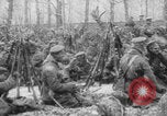 Standbild Russische Soldaten ruhen fallenden Schnee WWI Russland, 1917, aus Sekunde 19 historischem Filmmaterial Videoclip 65675079240