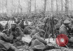 Standbild Russische Soldaten ruhen fallenden Schnee WWI Russland, 1917, aus Sekunde 23 historischem Filmmaterial Videoclip 65675079240