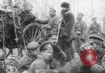 Standbild Russische Soldaten ruhen fallenden Schnee WWI Russland, 1917, aus Sekunde 31 historischem Filmmaterial Videoclip 65675079240