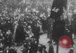 Standbild Waffenstillstandsgedränge United States USA, 1918, aus Sekunde 1 historischem Filmmaterial Videoclip 65675079242